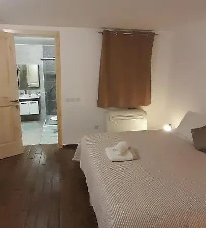 Moorea Mansions Guest house *