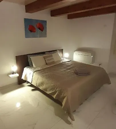 Moorea Mansions Guest house *
