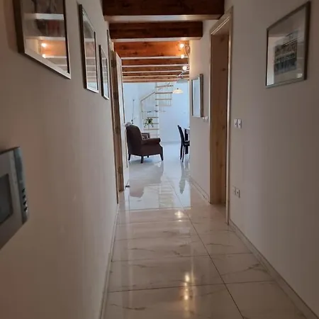 Moorea Mansions